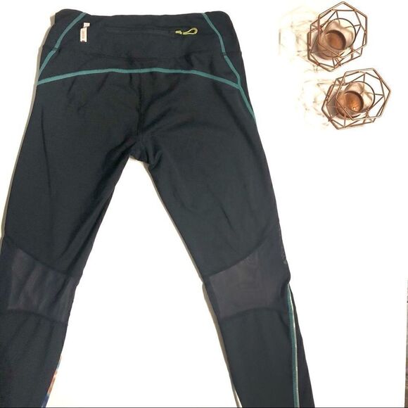 🆕- Zella printed and mesh leggings 💖 - Picture 8 of 11